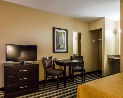 Quality Inn East Haven - New Haven image 8